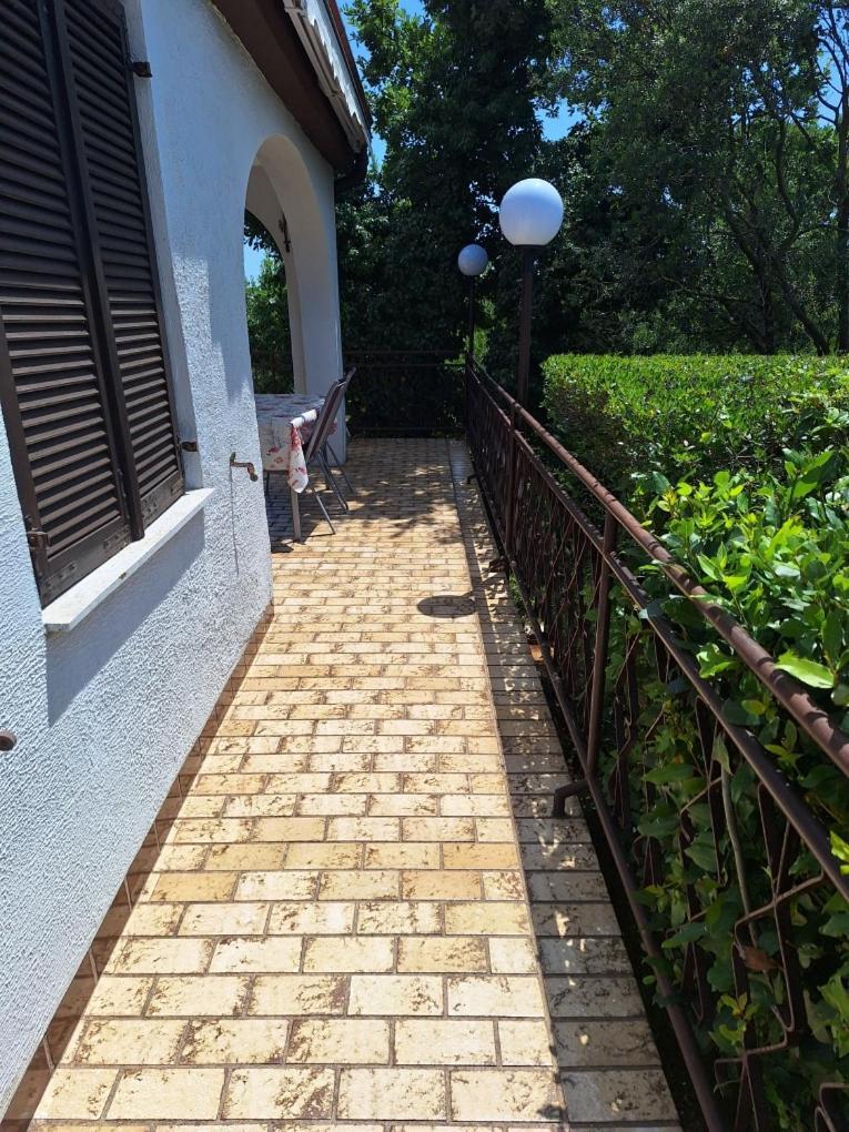 Krk Apartmani Pepina Pinezići Buitenkant foto